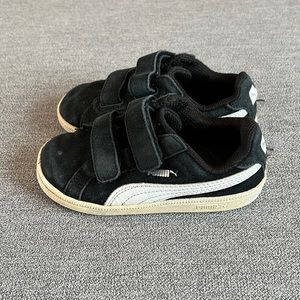 Toddler boy black Puma sneakers size 7